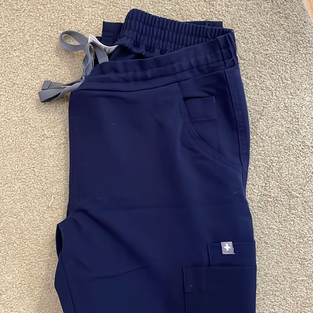 FIGS, navy blue, skinny yola scrub pants. Only worn once. Like brand new.